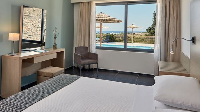 Suite with Sharing Pool